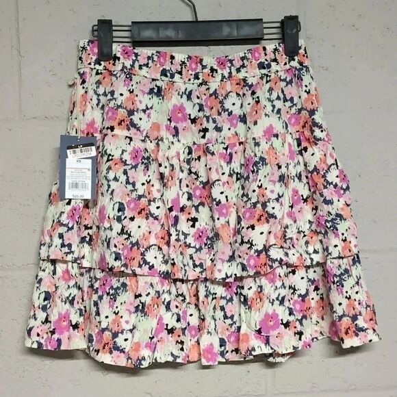 Universal Thread Women's Multifloral Tiered Flowy Mini Skirt Size XS NWT - Picture 7 of 7